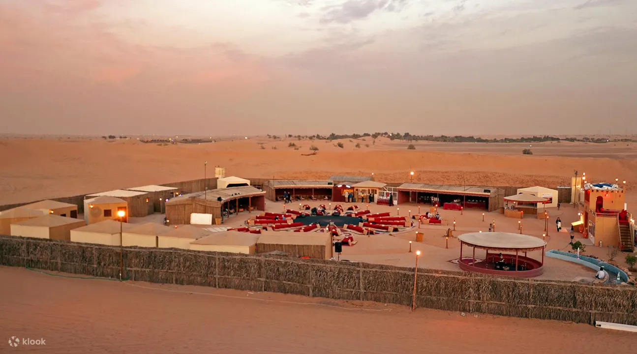 Bố trí trại safari trên sa mạc Abu Dhabi buổi tối