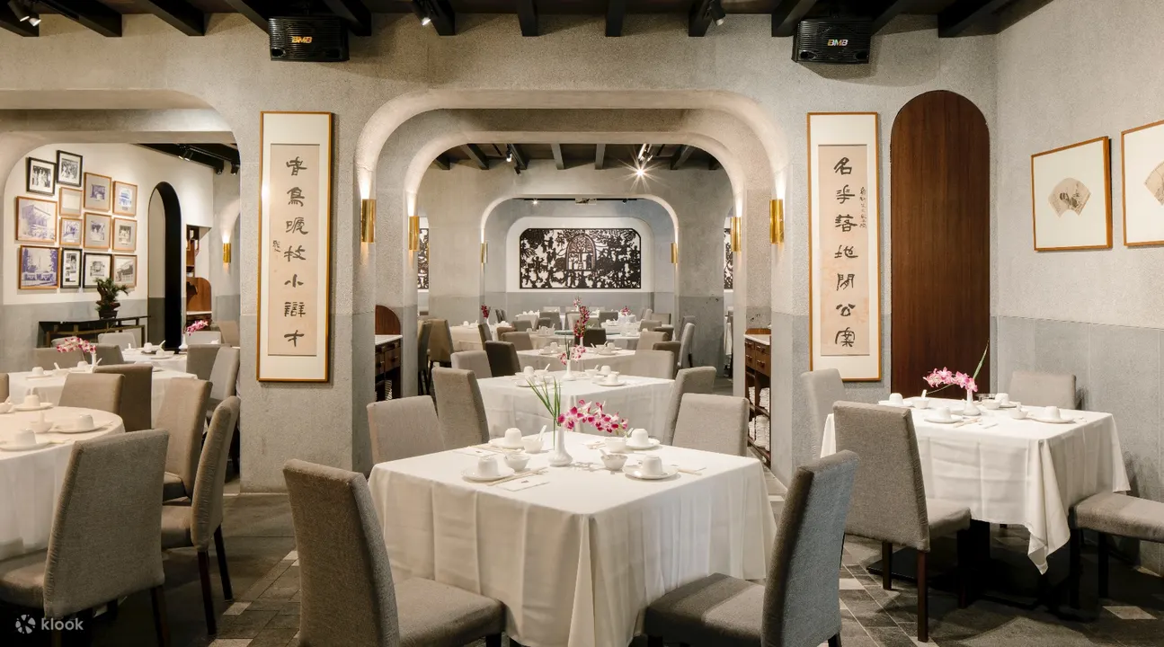 interior of Spring Court Restaurant in Chinatown