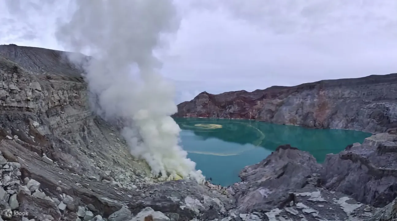 宜珍火山与人群