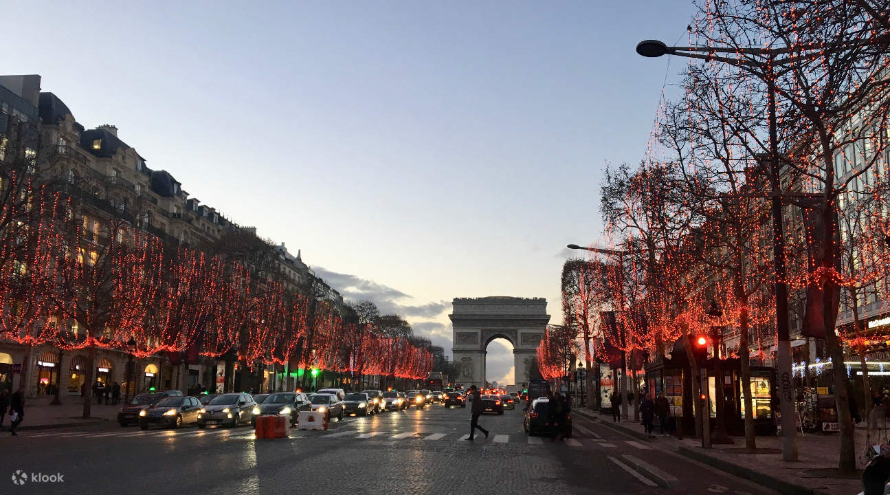 Paris Walk at Dusk along Champs-Élysées - Famous Shopping Avenue