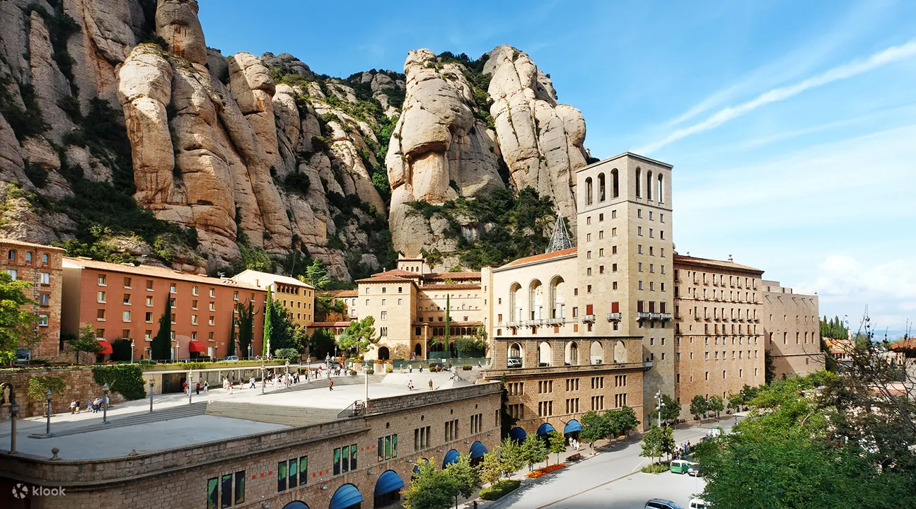 Up to 15% Off | Montserrat Half Day Tour from Barcelona by Bus - Klook India