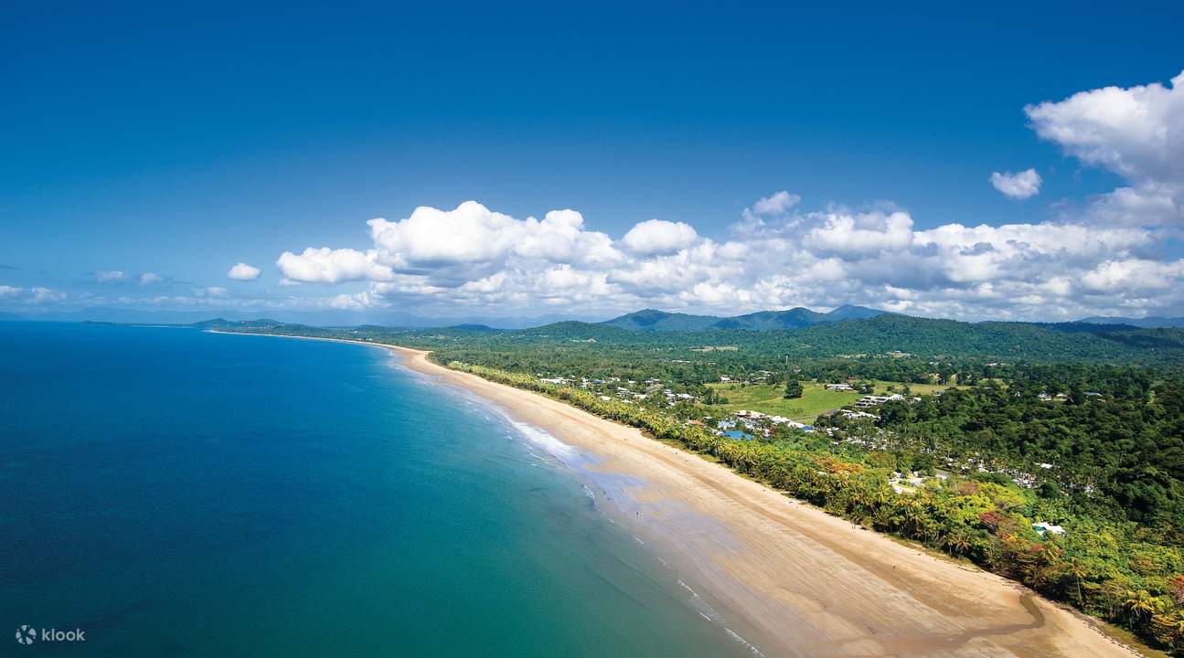 persisiran pantai Mission Beach