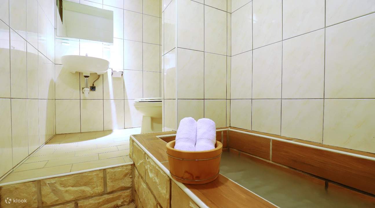 Bath tub for two people in Gorgeous Hot Spring Resort Hotel, Taipei