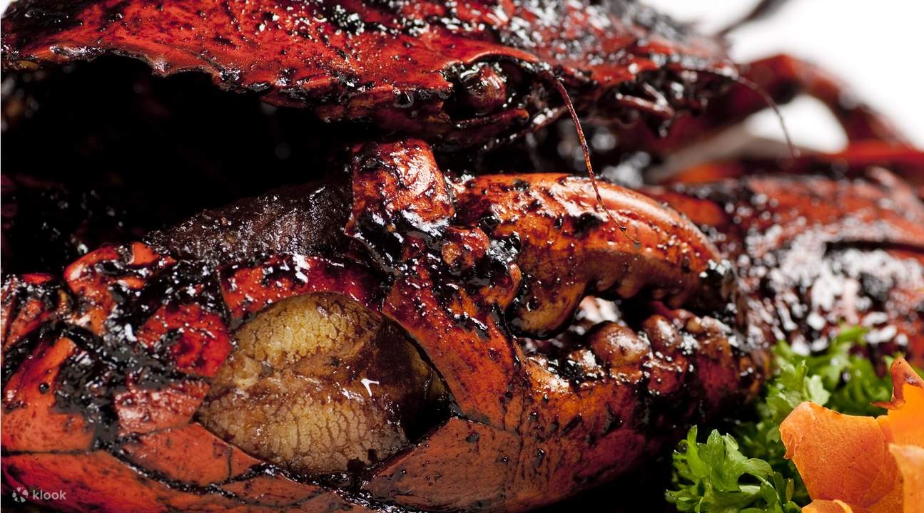 풍골과 창이 공항의 House of Seafood에 있는 검은 후추 게