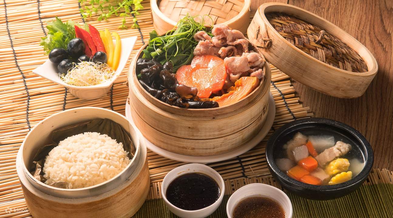 Garlic Pork lotus leaf rice set at at Hsia lotus leaf rice in Taipei Arena Station 