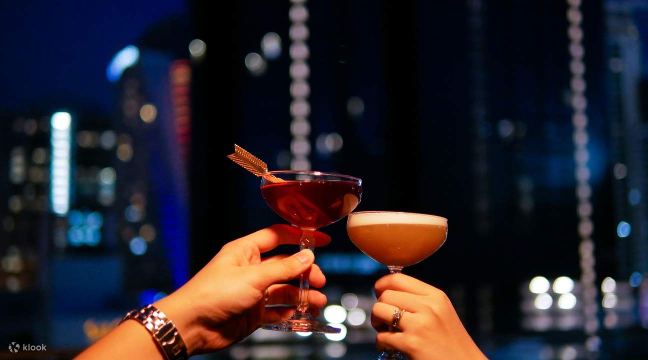 ค็อกเทลที่ร้าน Piquancy Rooftop Bar