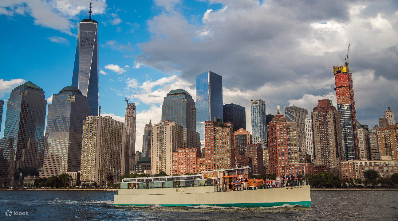 cruise around statue of liberty and manhattan skyline