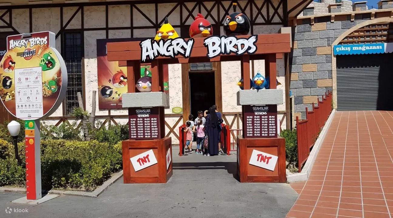 在 isfanbul 主题公园 vialand 进入愤怒的小鸟 4D