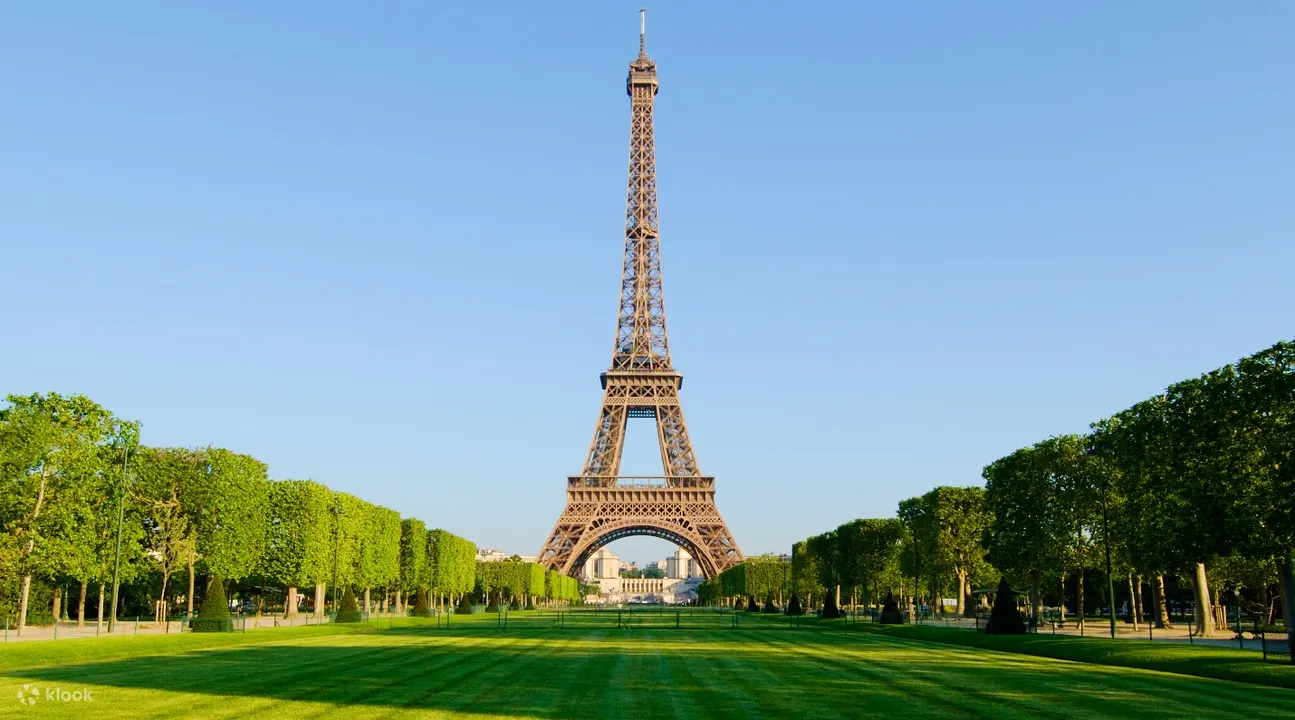 Discover Le Bon Marché Rive Gauche near the Eiffel Tower
