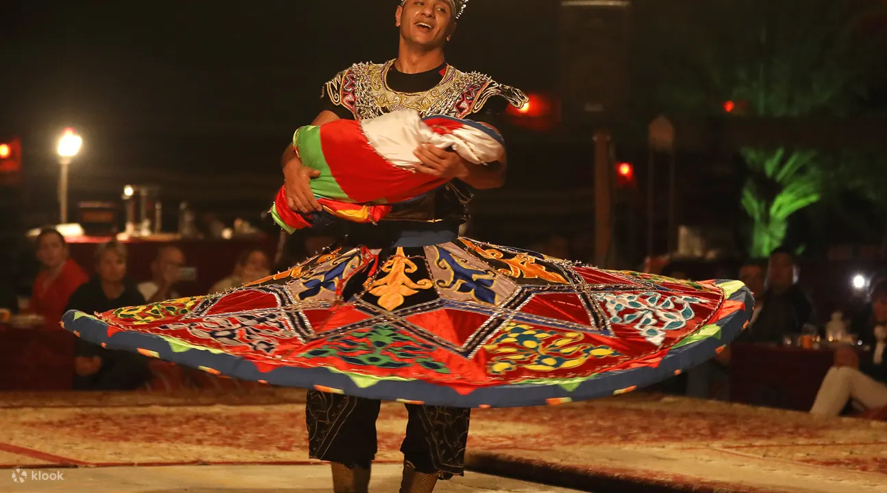 Điệu nhảy Tanoura tại safari sa mạc