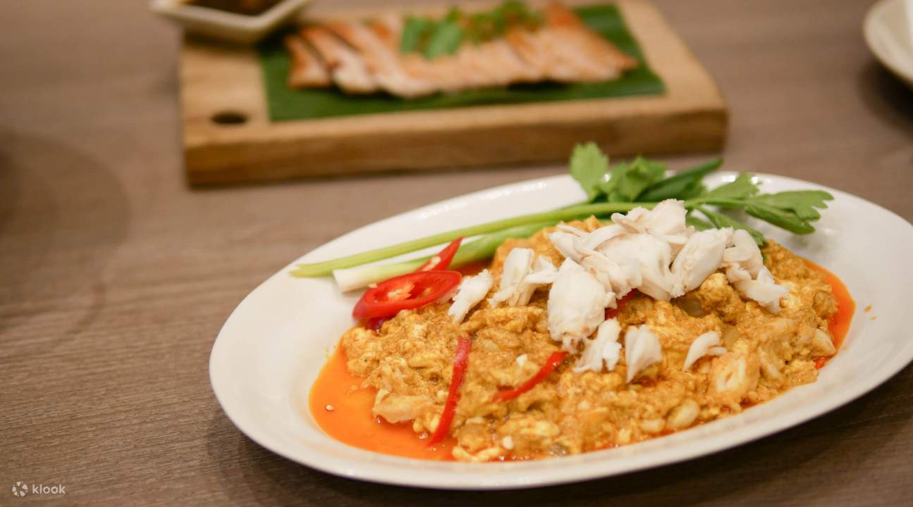Stir-Fried Crab Meat with Yellow Curry and Egg at Sansab at Siam Paragon and Terminal 21
