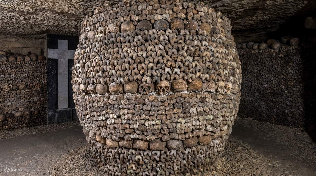 a foundation adorned with the remains of Parisian in the Catacombs of Paris