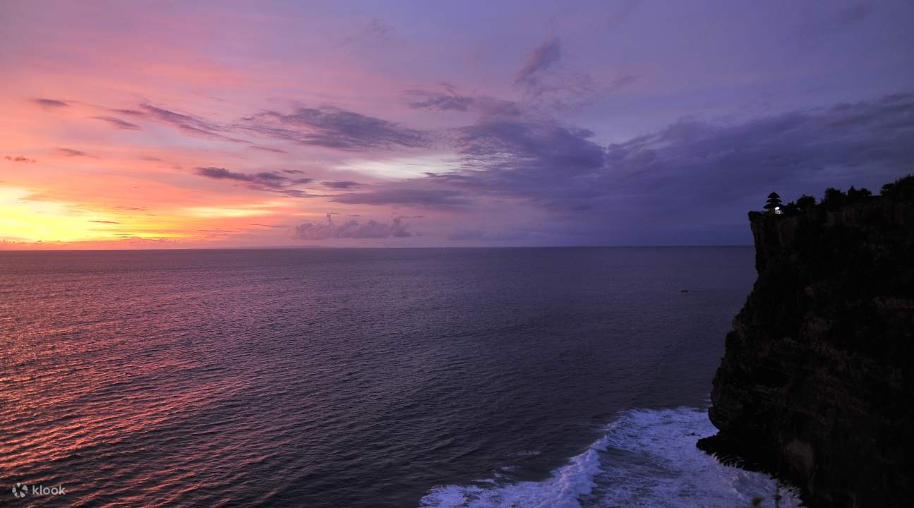 puesta de sol sobre bali