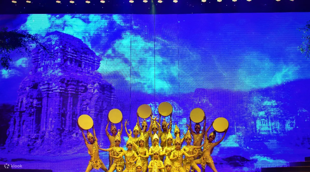 迷人的岘港表演中神秘的占婆舞