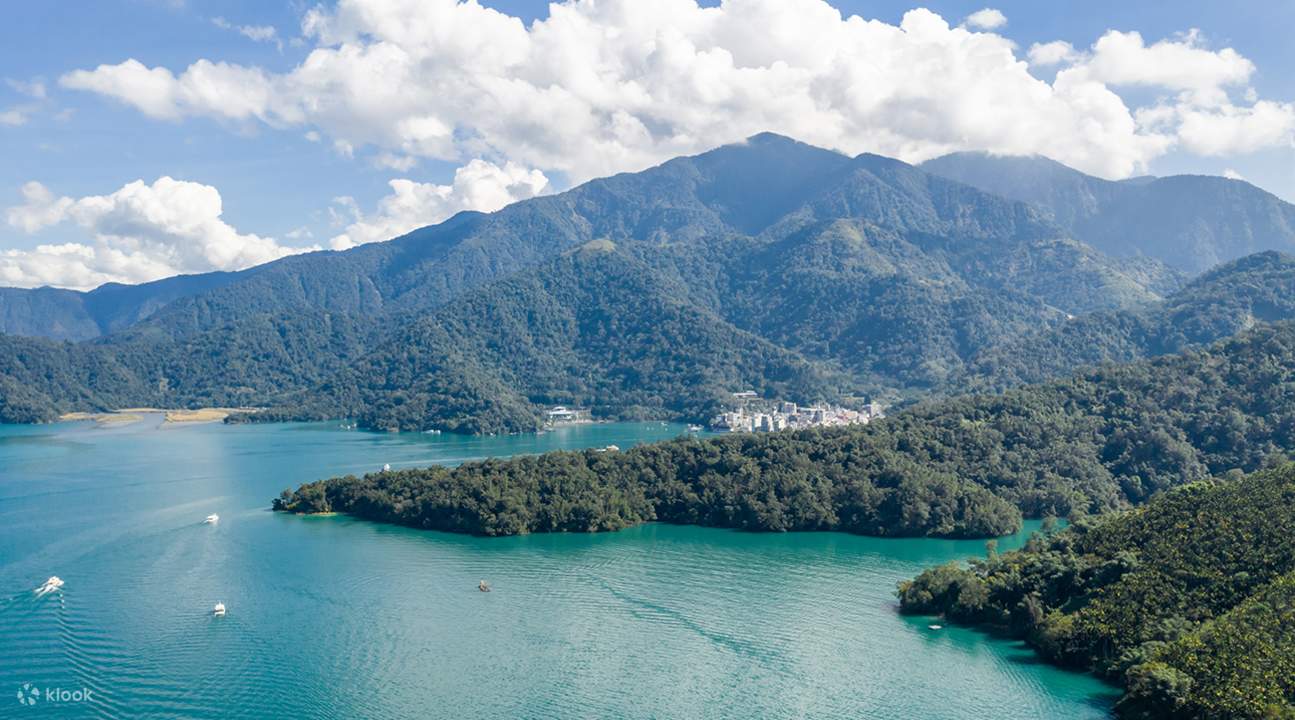 Pemandangan Tasik Sun Moon