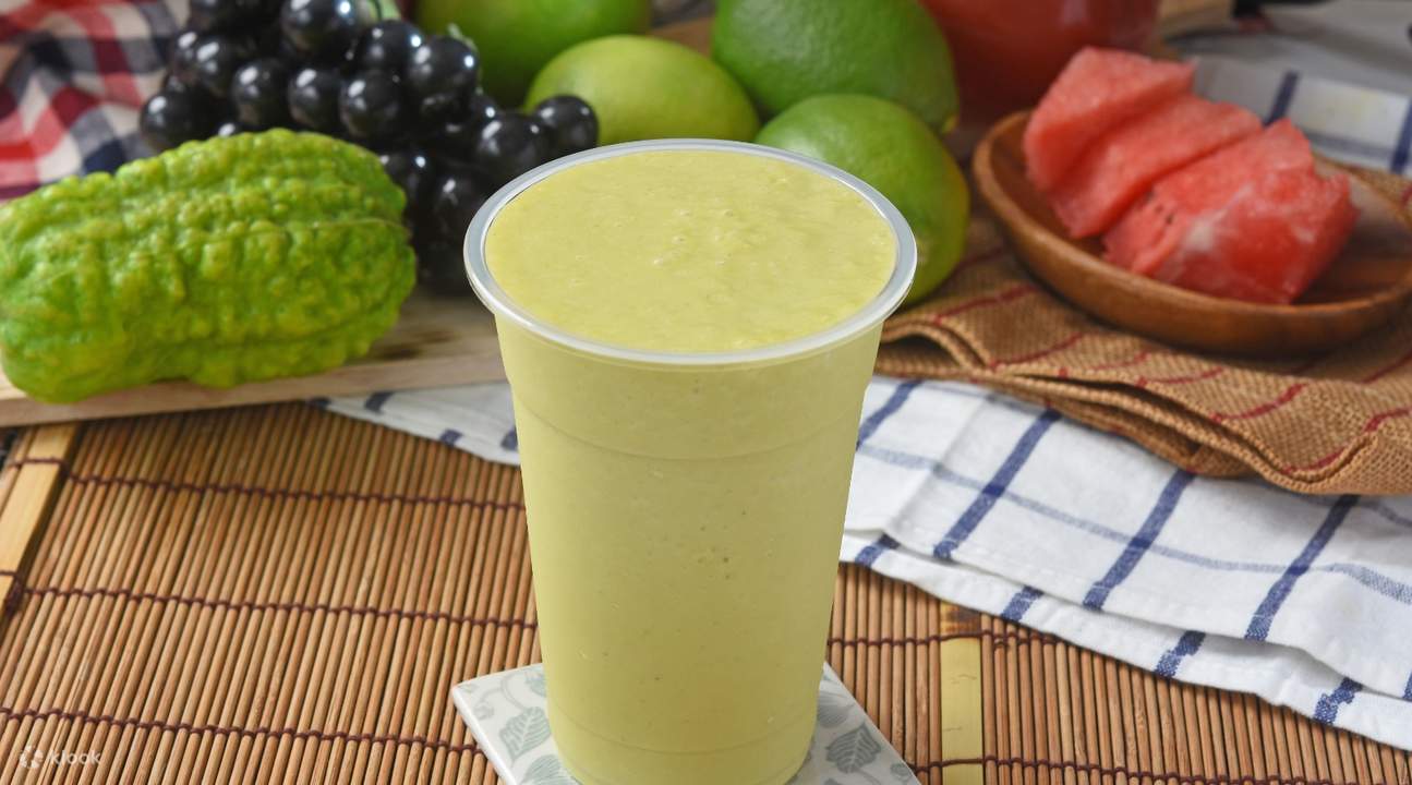 Avocado milk at Fresh House Juice in Nanjing Sanmin Station