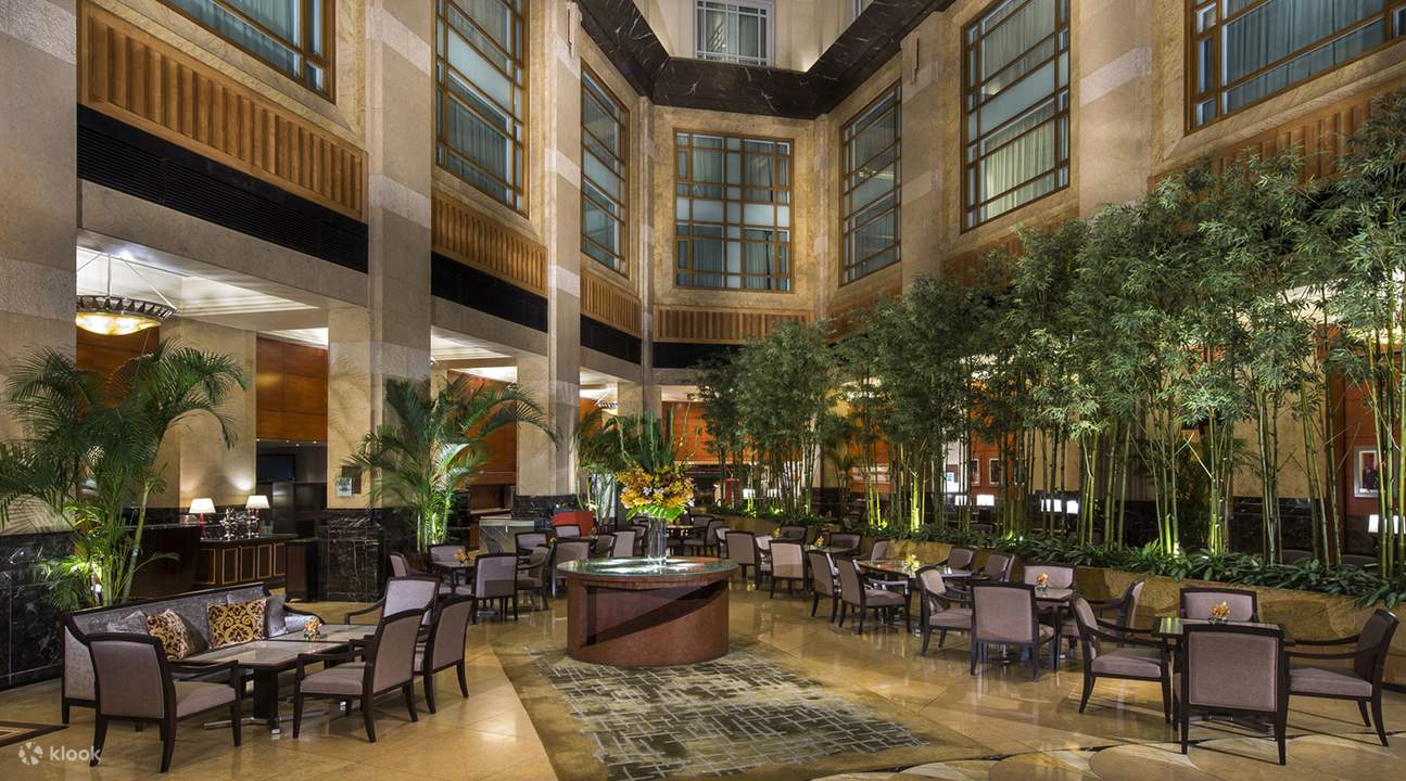 the north courtyard di the fullerton hotel