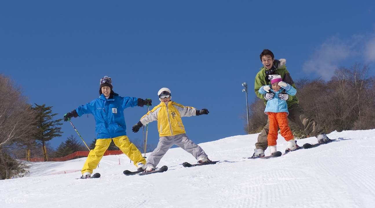 perjalanan ski gunung fuji kota salju yeti