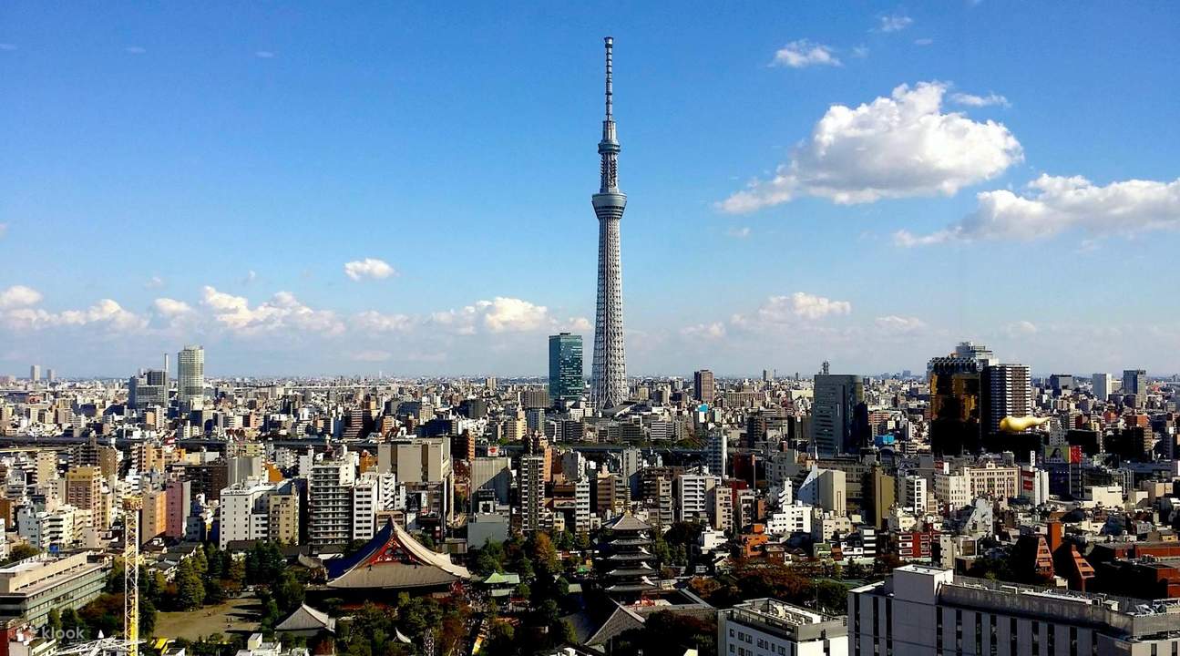 tokyo skytree and tokyo city view during the day