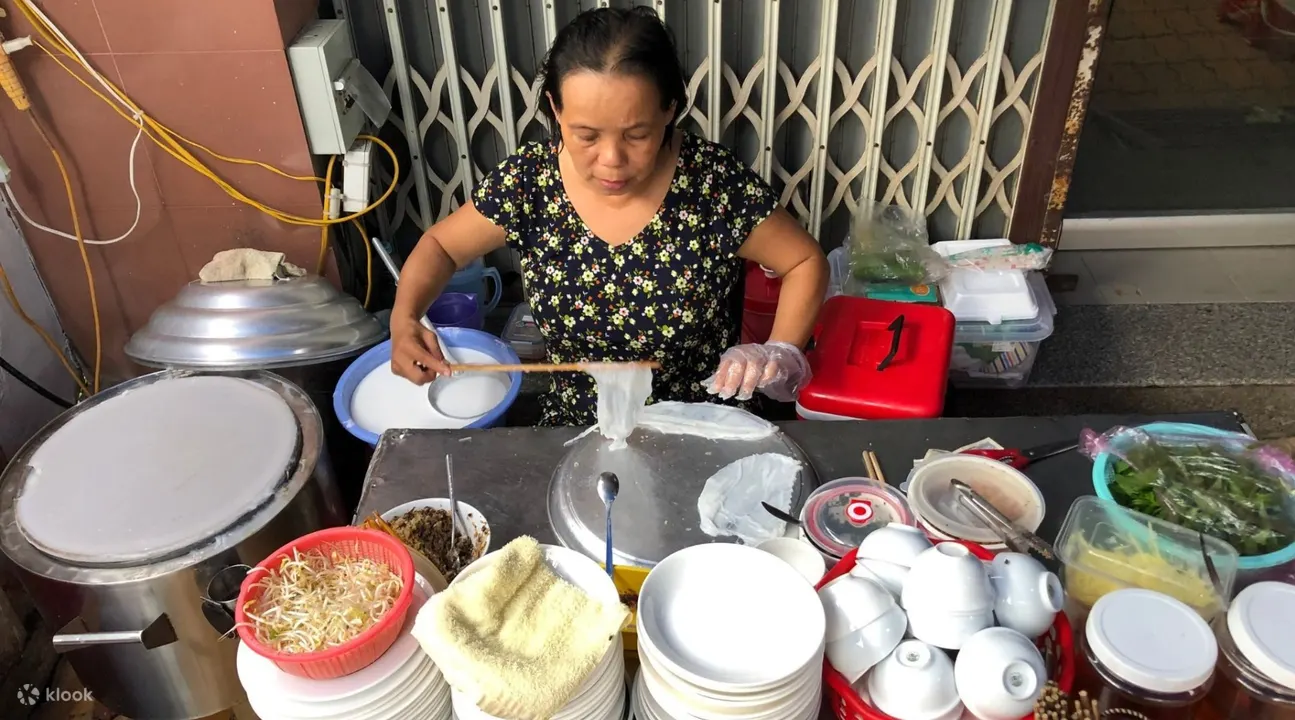 街边做饭的女人