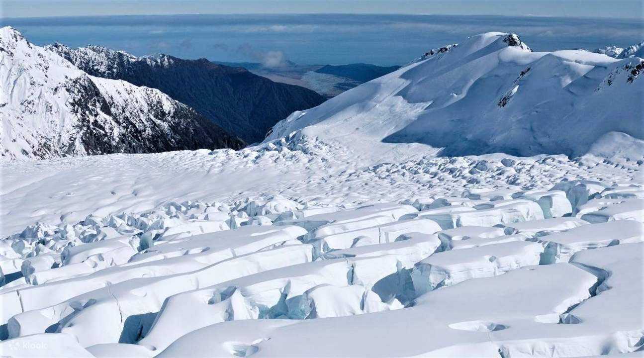 Helicopter Flight (with Snow Landing) in Franz Josef Glacier, New