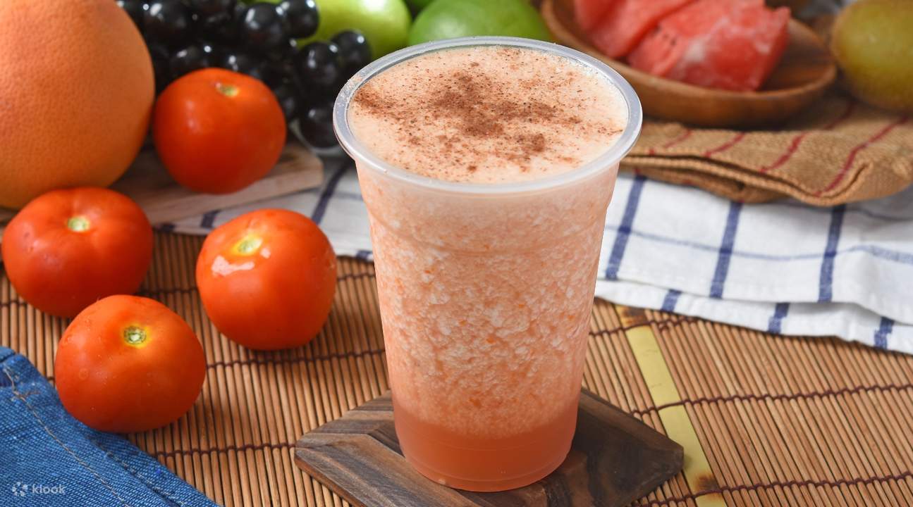 Tomato pineapple juice at Fresh House Juice in Nanjing Sanmin Station