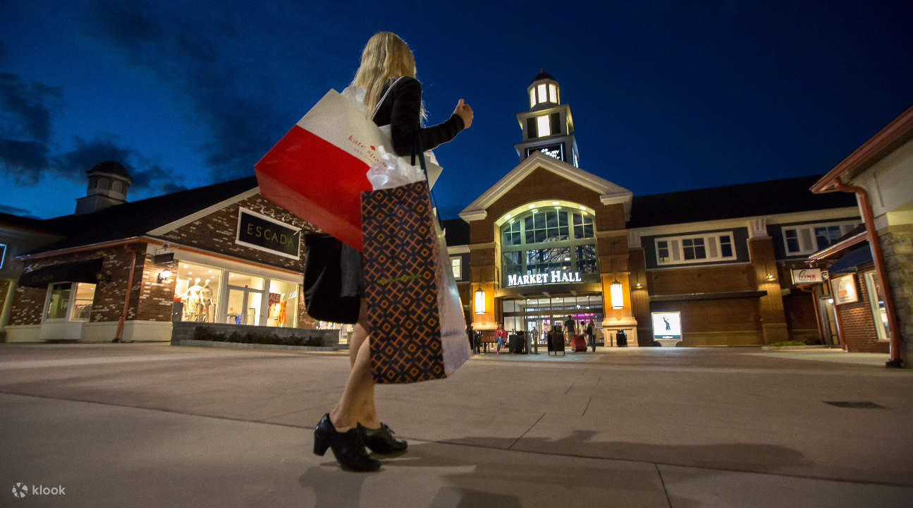 Woodbury Outlets Shopping with Round Trip Transfers from New York City