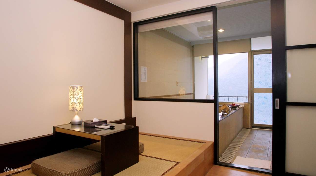 Casa de baños de diseño japonés en el Urai Spring Resort