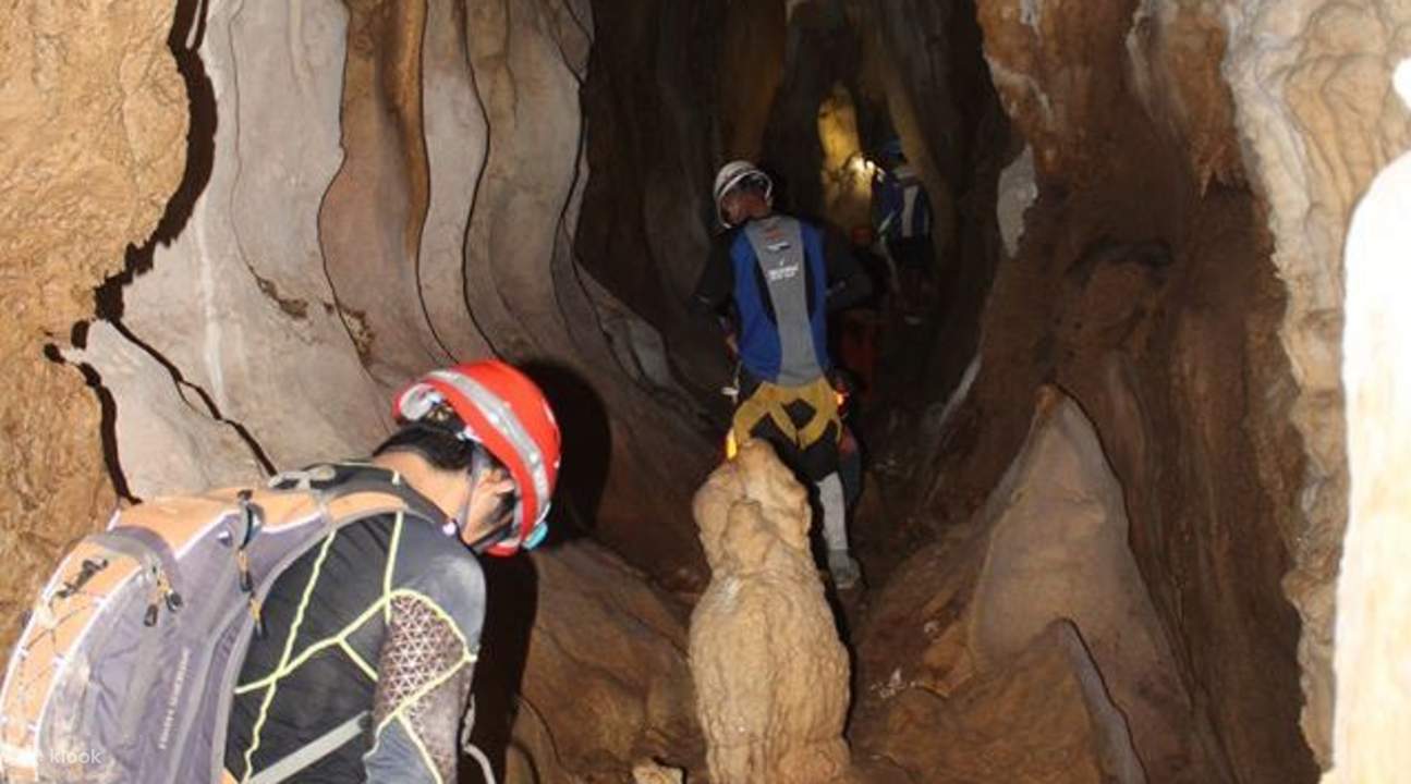 ปวยร์โตปรินเซซา ฮันเดรดเคฟส์ ปาลาวัน