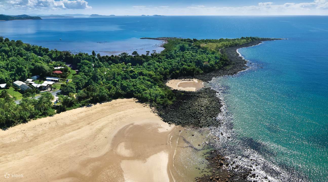 những ngôi nhà và bờ biển ở Mission Beach