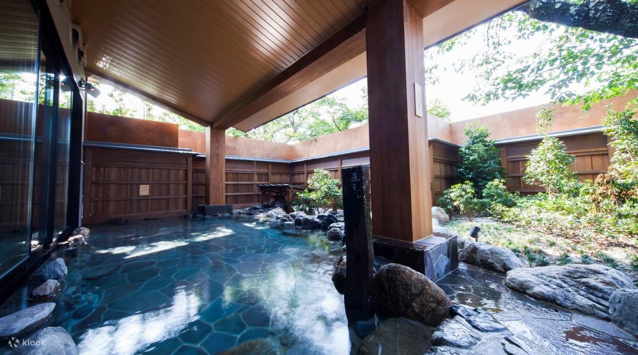 bagno comune all'aperto presso Fu Fu No Yu Onsen