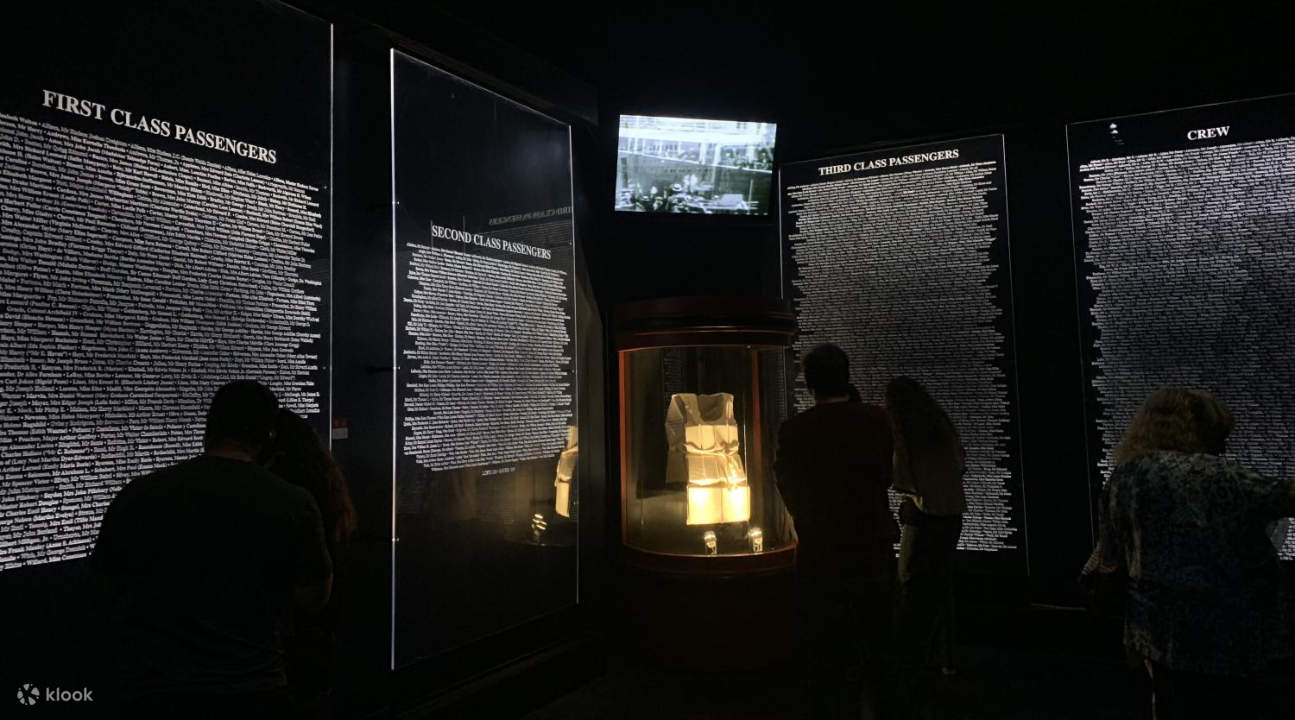 悲劇で亡くなった人々への慰霊碑