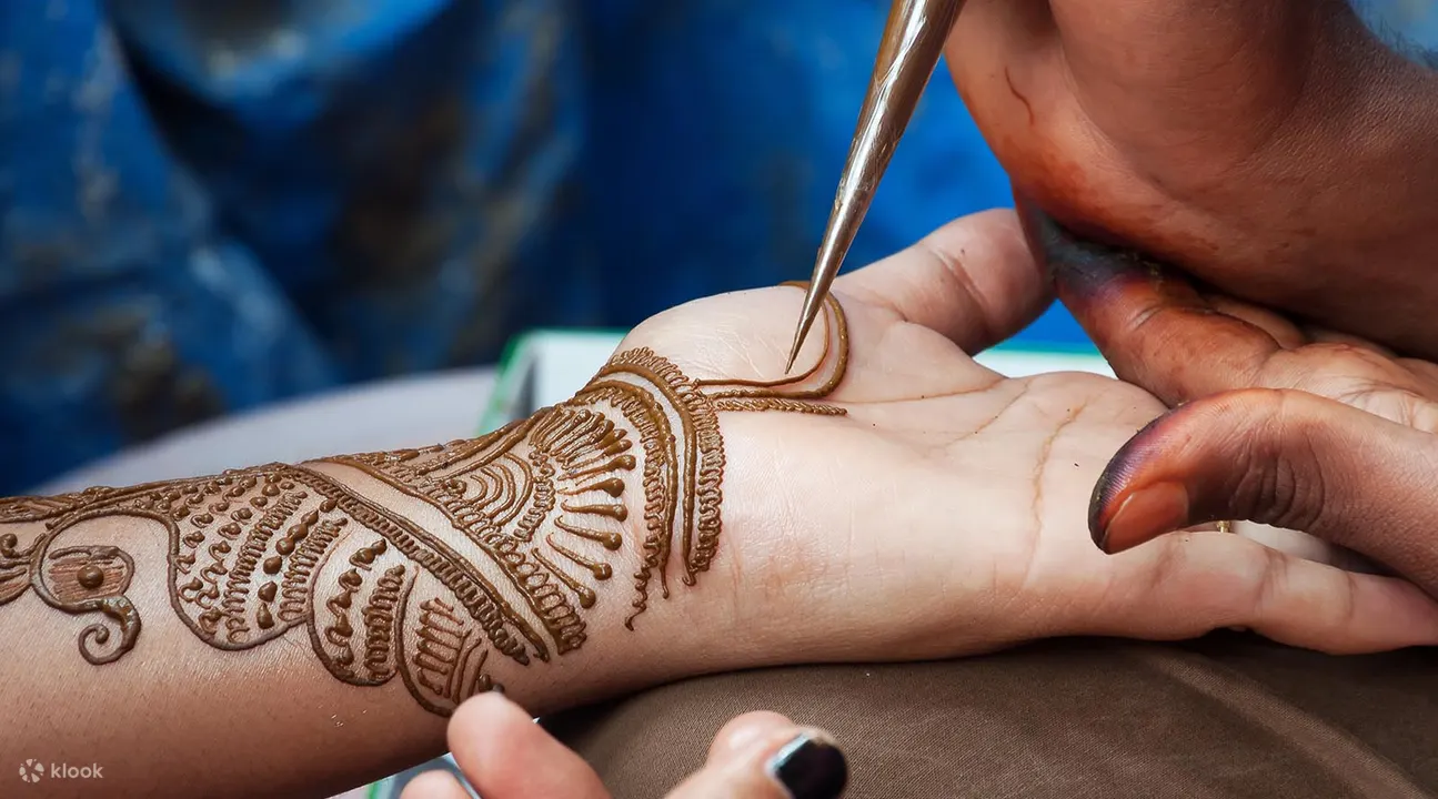 hoạt động vẽ henna