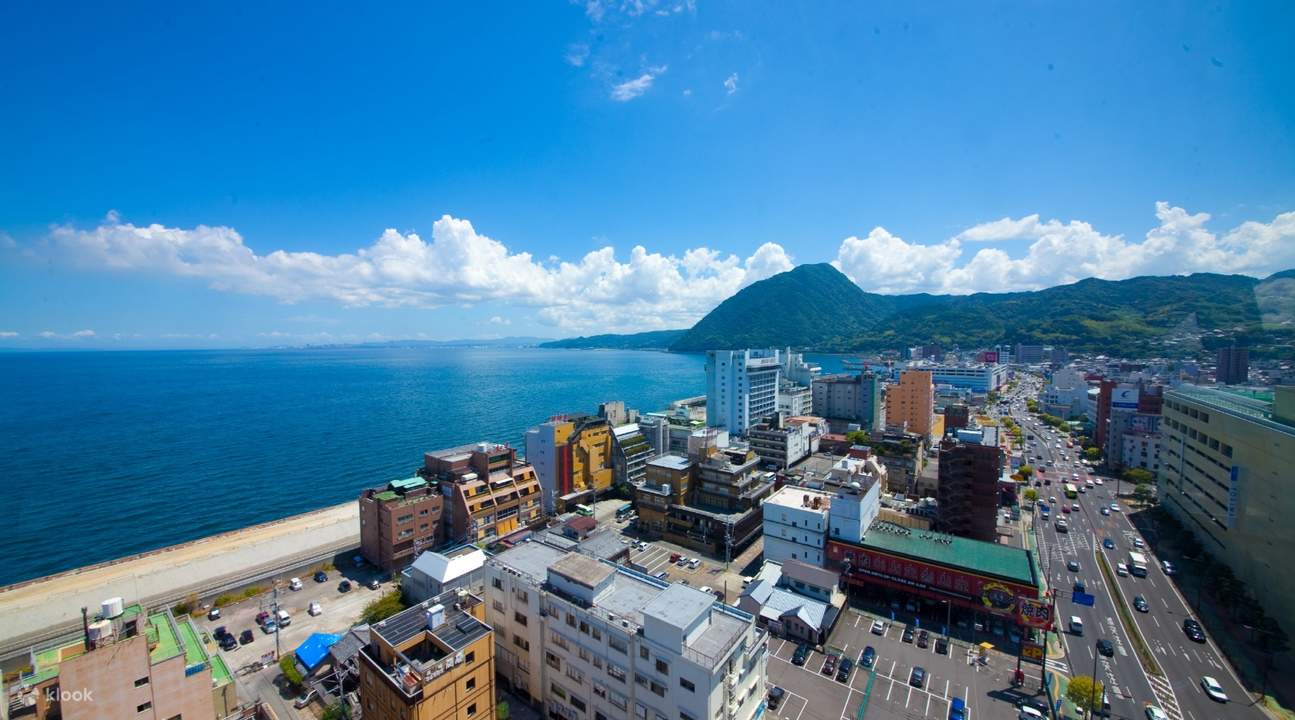 vista della città dalla piattaforma panoramica della Beppu Tower
