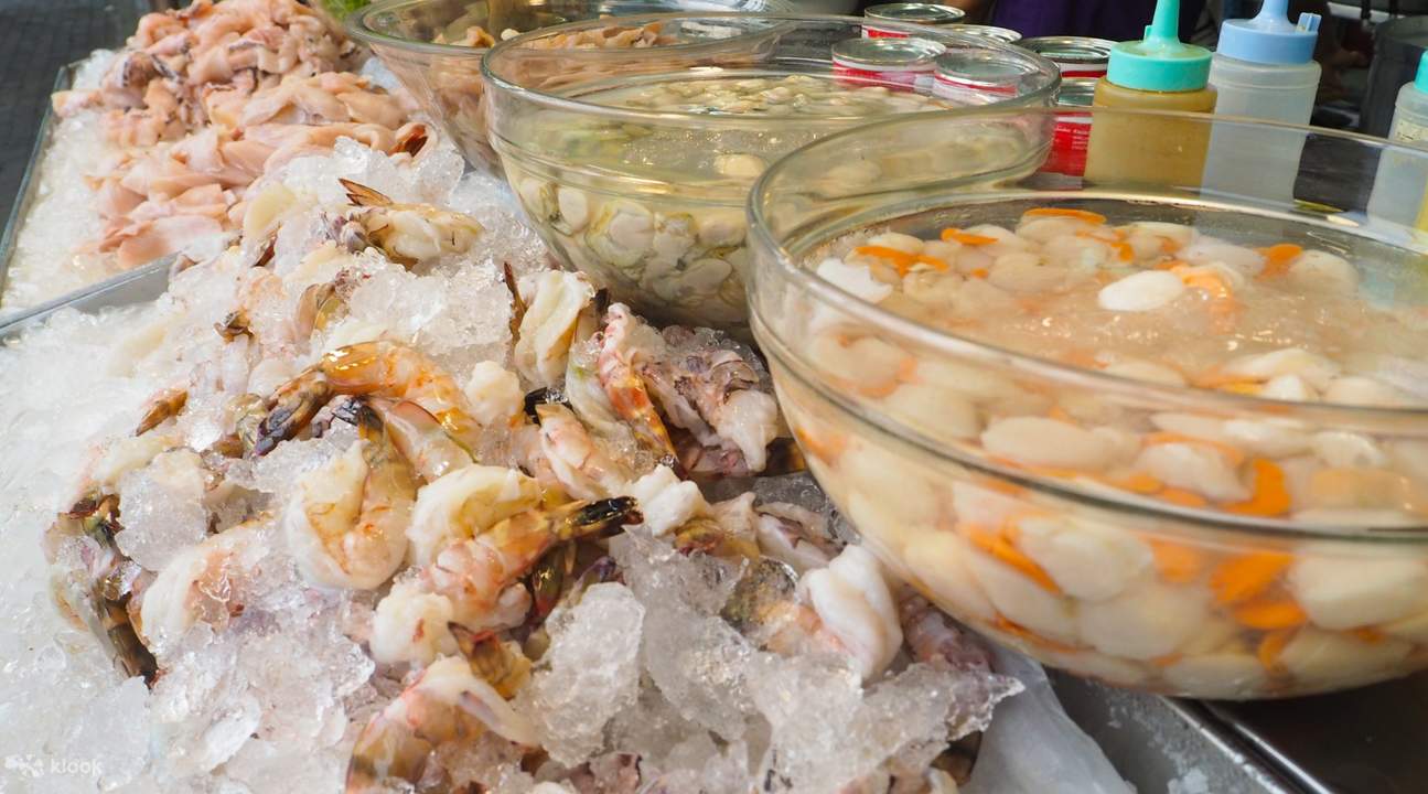 Spread of Fresh Seafood at Hia Wan Khao Tom Pla in Bangkok