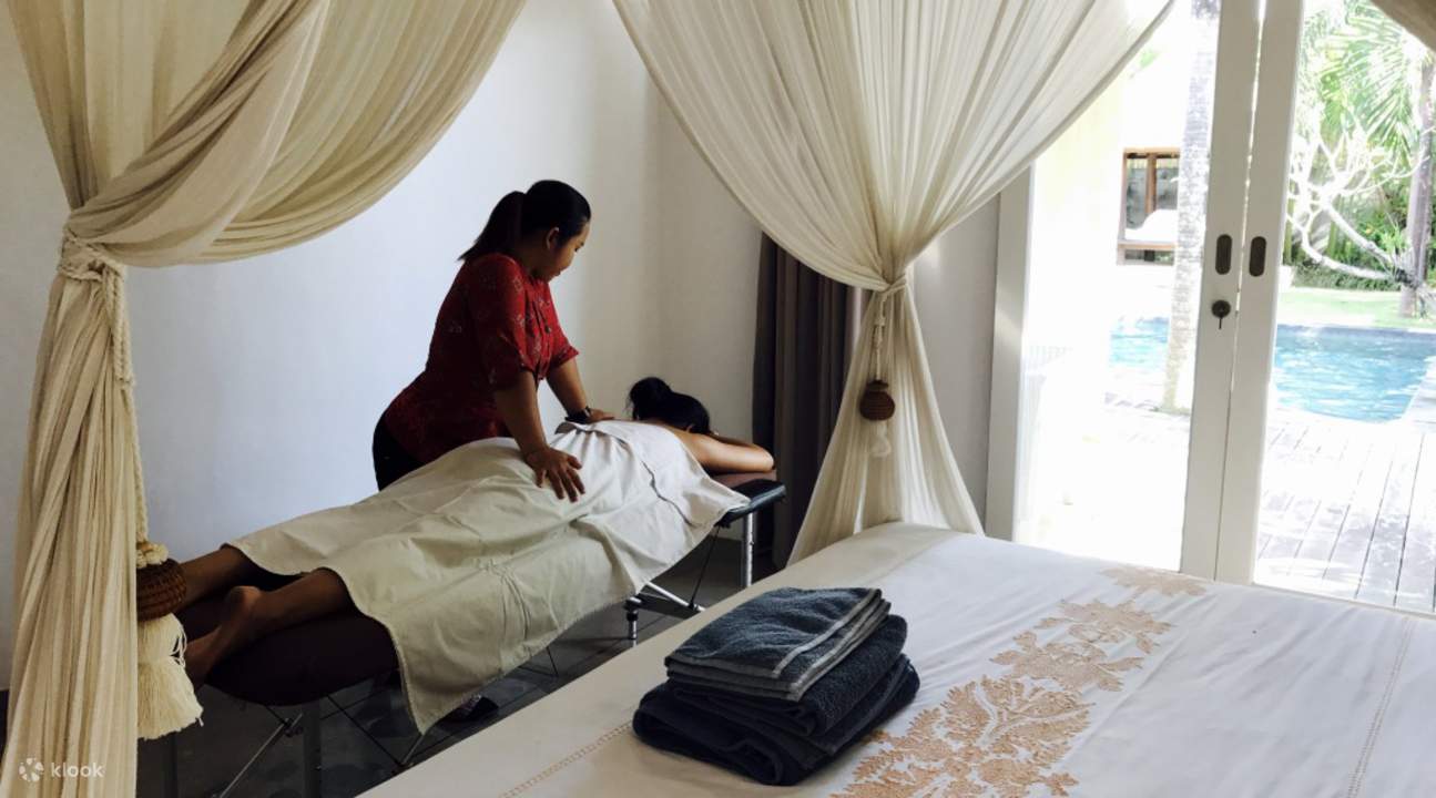 In Villa Spa und Massage: A-la-carte-Anwendungen 