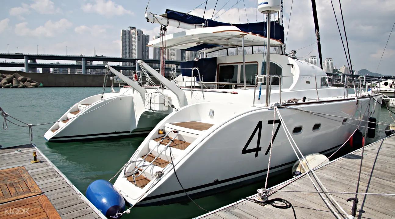 Berlayar dengan Public Yacht Busan