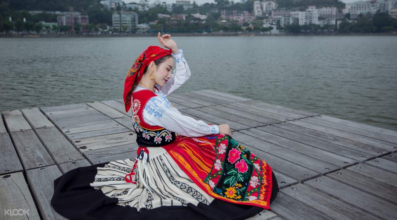 traditional portuguese dress
