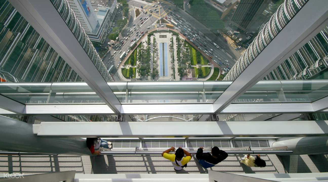 Skip The Line Kl Petronas Twin Towers Admission One Way Transfer Klook Malaysia