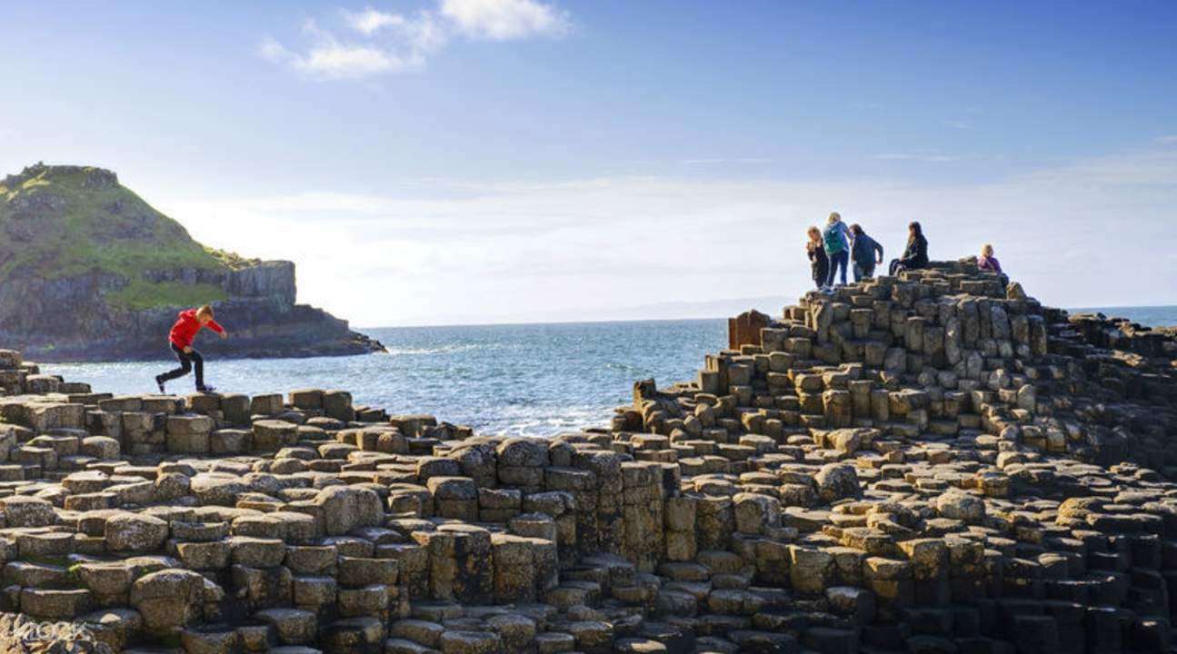 Game of Thrones Locations and Giant’s Causeway Tour from Belfast