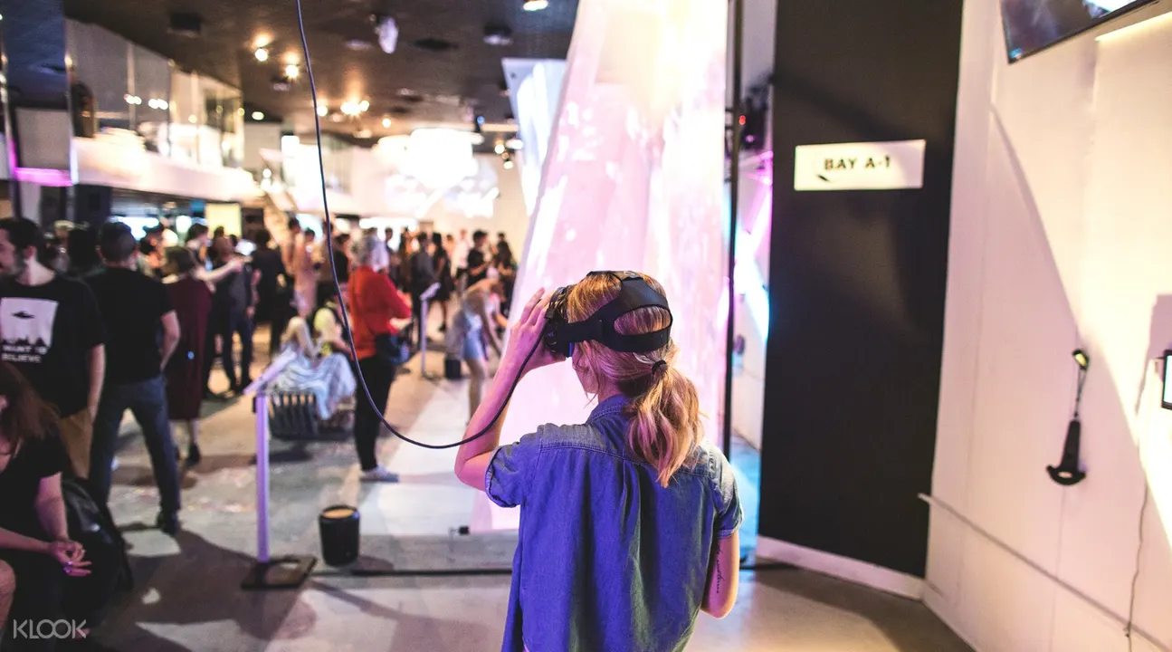 How Virtual Reality and Augmented Reality Are Transforming Event Venues -  BizBash