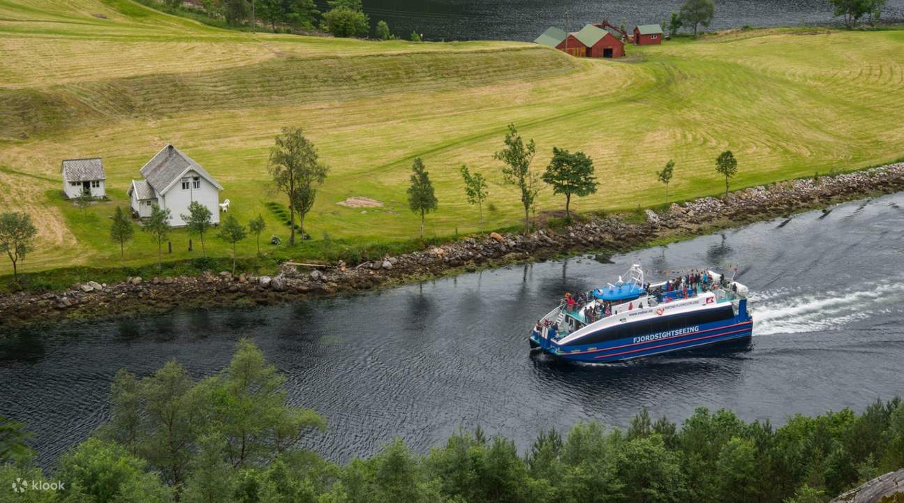 mostraumen fjord cruise