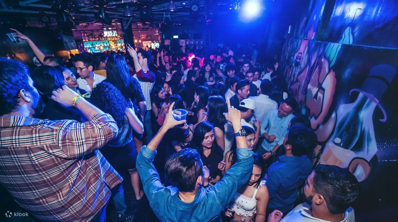 Taipei Nightlife: Taipei Pub Crawls (2 Different Routes)