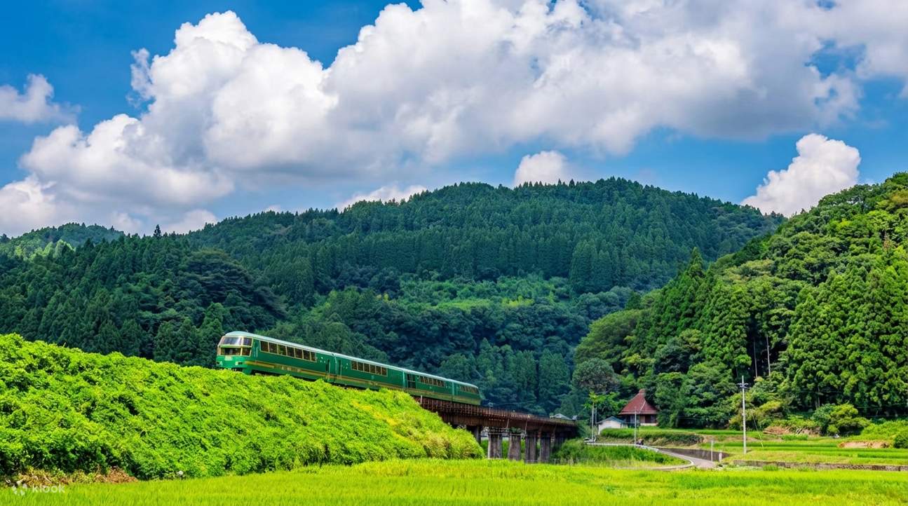 Fukuoka One-Day Tour】Itoshima Meoto Iwa (Husband and Wife Rocks