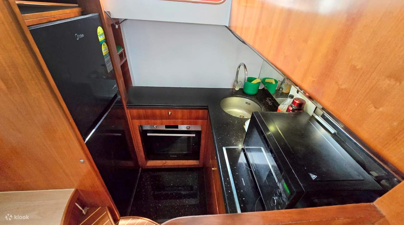 Location de yacht de luxe à Singapour - Island Yacht 2