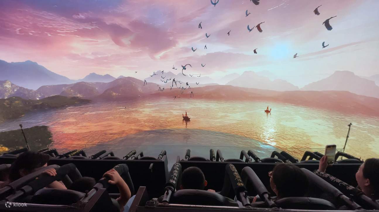 Pink霞 landscapes with flying birds and small boats create a dreamy and poetic scene.