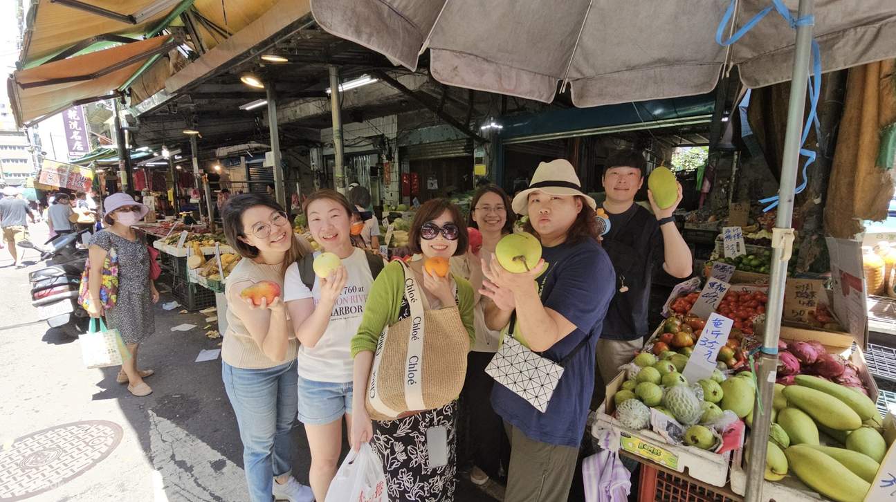 ปรุงอาหารไต้หวันจานพิเศษและการผจญภัยในตลาดที่ ไทเป