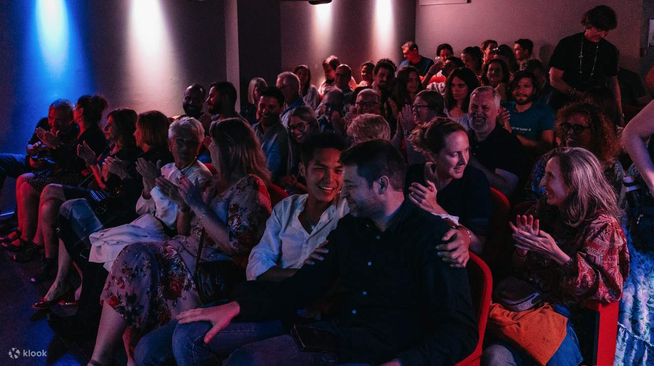 Oh My God She's Parisian! Vé xem biểu diễn