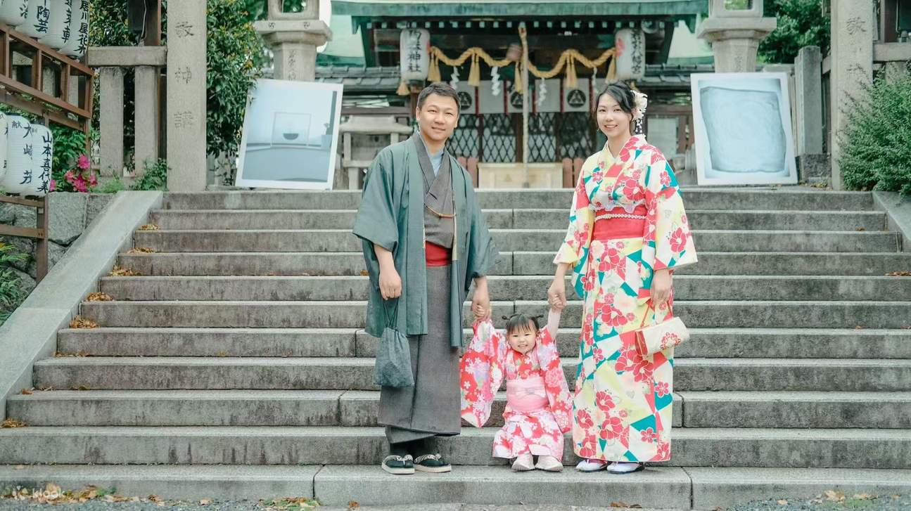 Запечатлейте каждое мимолетное мгновение между вами и вашим ребенком — как крошечная ручка, сжатая в вашей, навсегда запечатленная во времени.