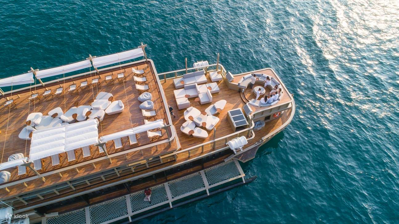 Crucero con cena al atardecer Lako Sae operado por AYANA